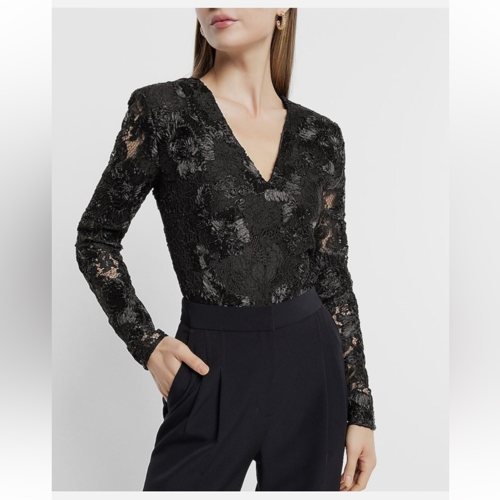 EXPRESS Floral Lace Puff Long Sleeve Thong Bodysuit Blouse Black V Neck Sz M